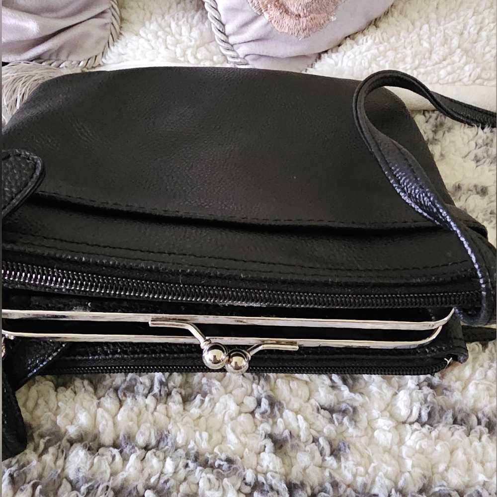 Guess Purse - Picture 3 of 3
